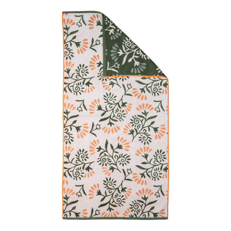 Weiches, saugstarkes Badetuch FLORAL aus Bio-Baumwolle von Tranquillo, GOTS-zertifiziert, mit floralem Muster.