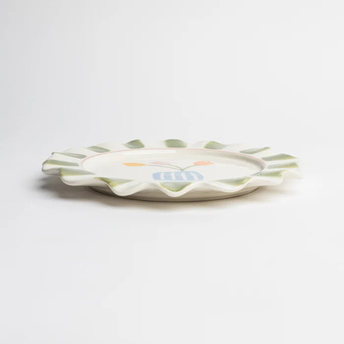 Grüner Steinzeugteller von Tranquillo mit handbemaltem, kinderfreundlichem Design, ideal für den täglichen Gebrauch.