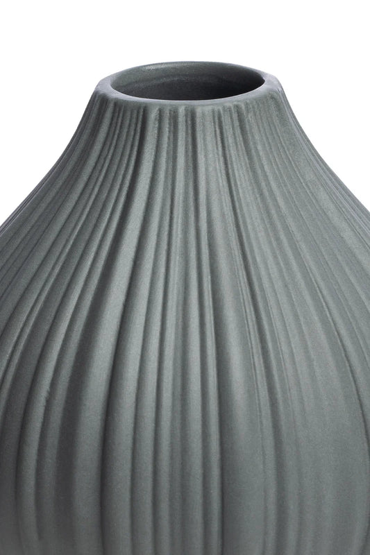 Graue Vase VINTAGE aus Steinzeug von Tranquillo, minimalistisch und matt, zeigt die elegante, schlichte Form und Oberfläche.