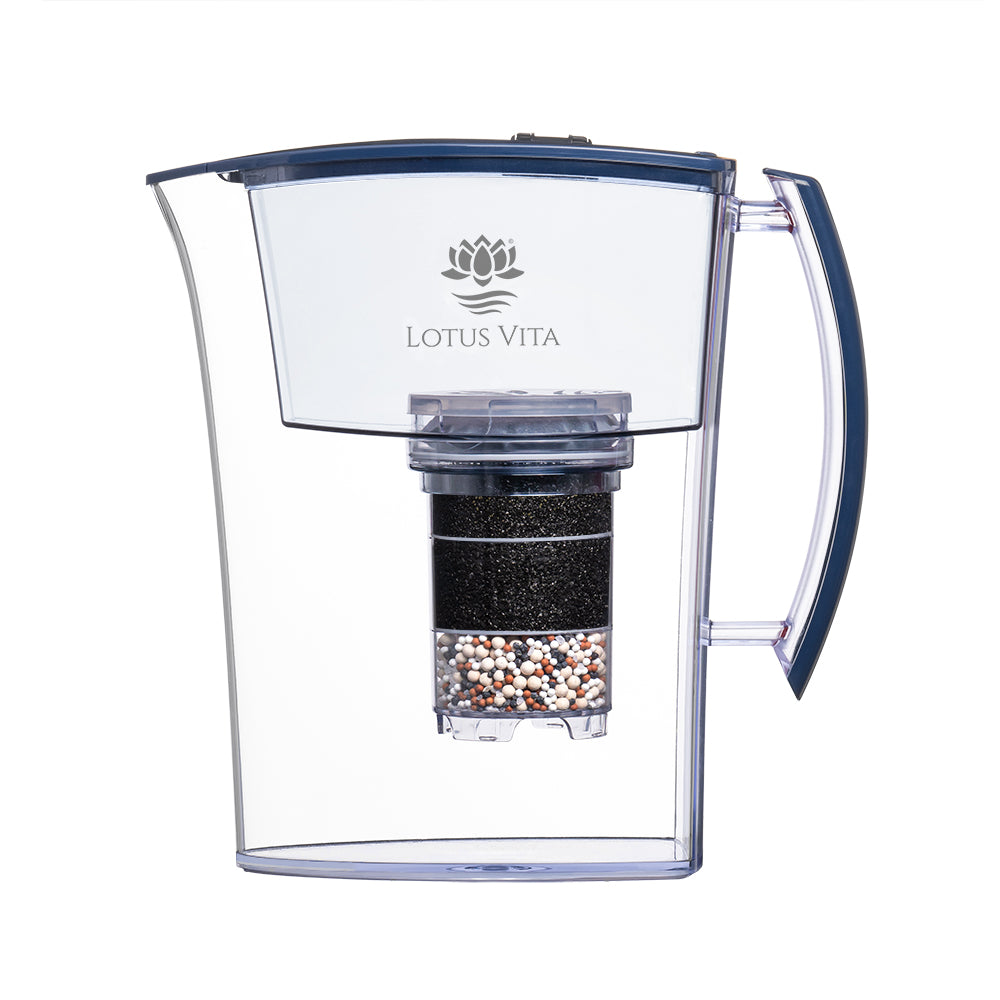 Blaue Lotus Vita Wasserfilterkanne aus Kunststoff, 1,6 Liter Kapazität, mit Filtermechanismus für frisches Trinkwasser