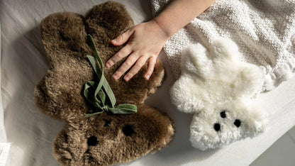 Van Buren Buurtje Bär Felltier Ohrenschützer aus Merino-Schaffell, weiche und kuschelige Ohrenschützer für Kinder